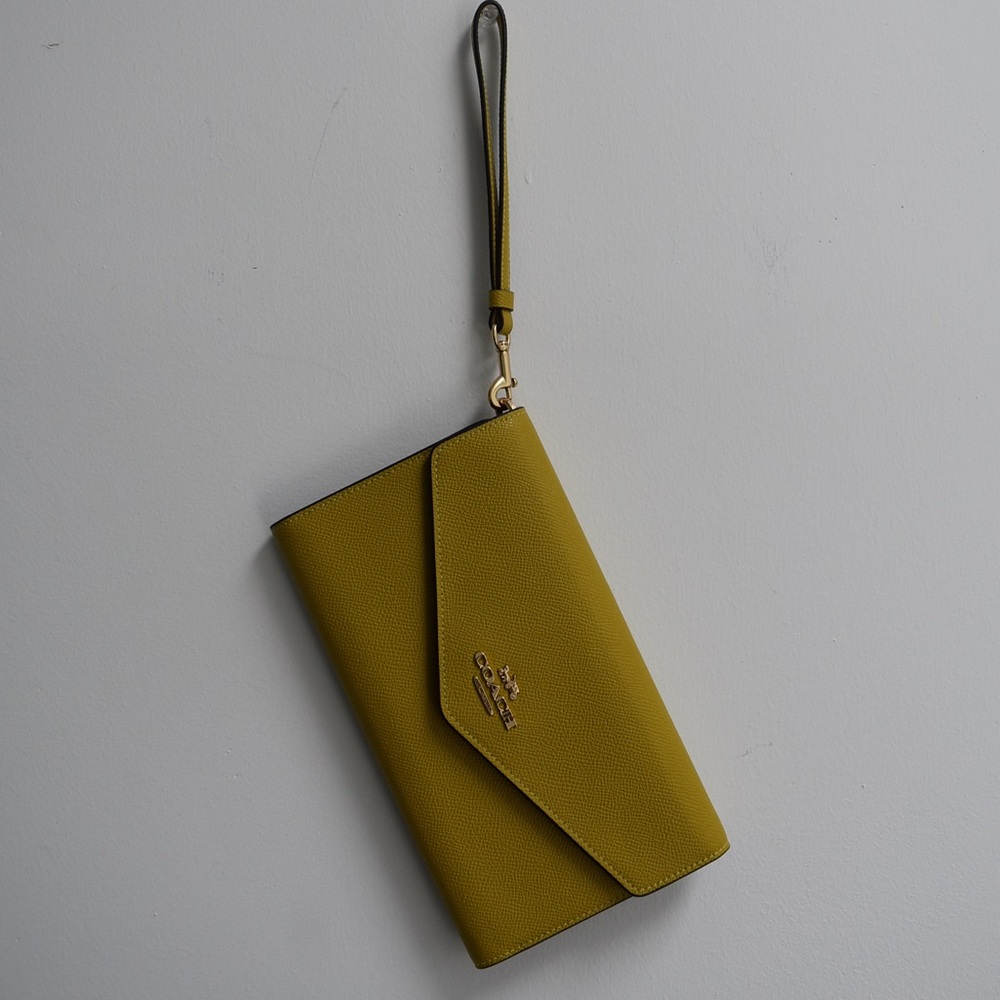 Coach Chartreuse Travel Envelope Wallet NWT - Picture 4 of 8